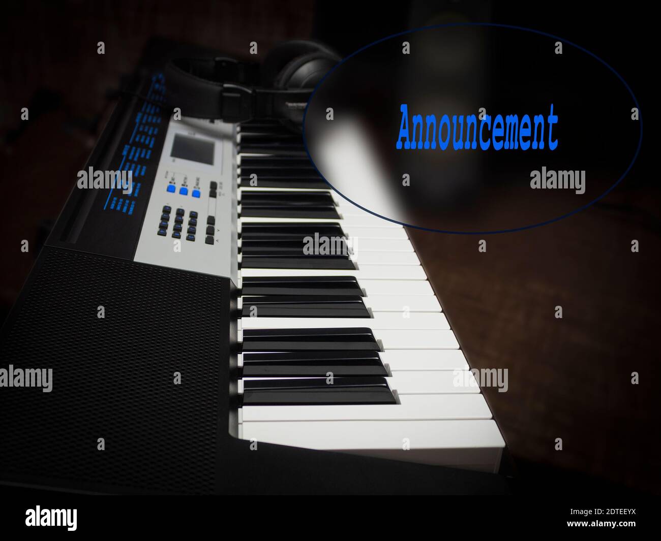 Sfondo per testo con tasti piano in bianco e nero Foto Stock