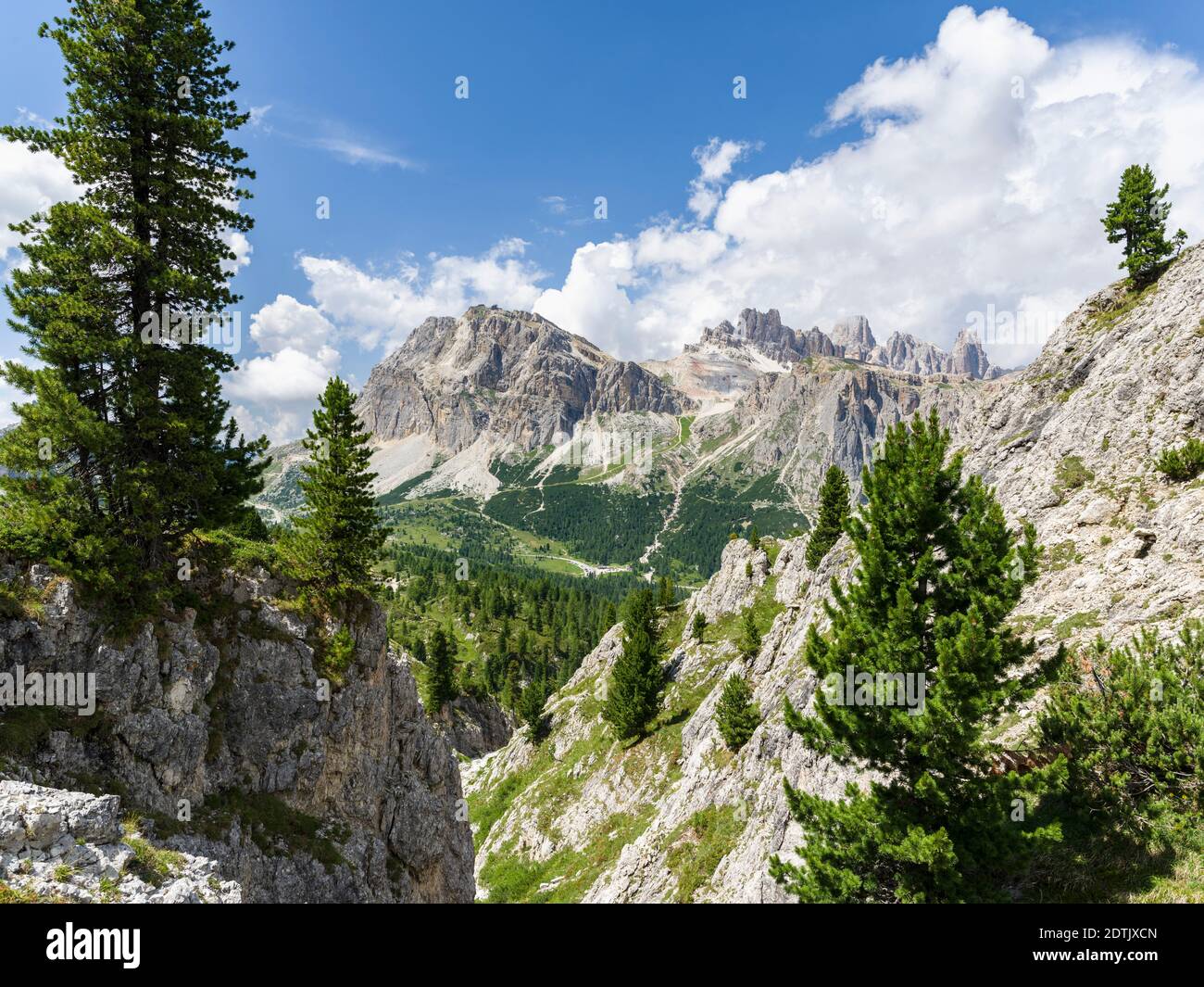 Dolomiti di Passo Falzarego, Lagazuoi, Fanes e Monte Cavallo nel parco naturale Fanes Sennes Prags, patrimonio mondiale dell'UNESCO Dolomiti Foto Stock