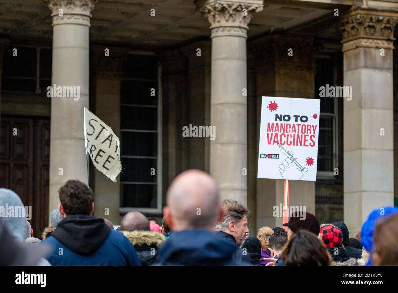 "No ai vaccini obbligatori", manifestanti anti anti anti anti lockdown e anti masker a Birmingham, Regno Unito, ottobre 2020. Foto Stock