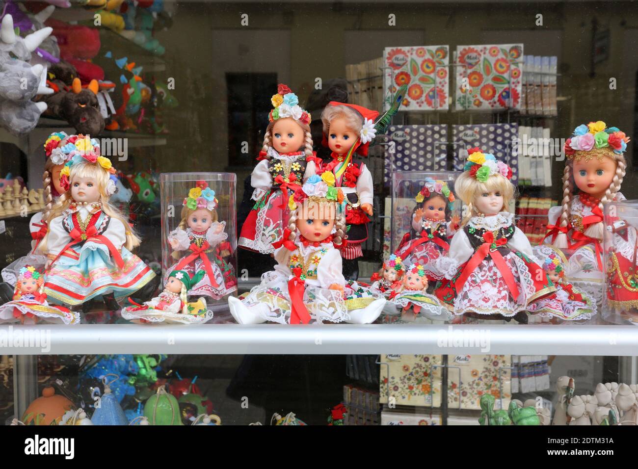 Cracovia. Cracovia. Polonia. Bambole in costume regionale di Cracovia. Foto Stock