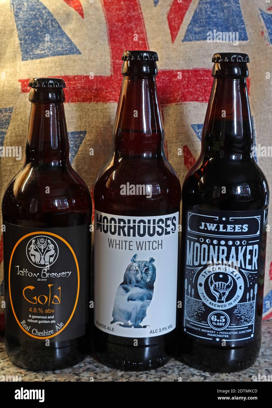 Birre in bottiglia del Nord Ovest, Cheshire Gold, Moorhouses White Witch, JW Lees, Moonraker, Inghilterra, Regno Unito Foto Stock