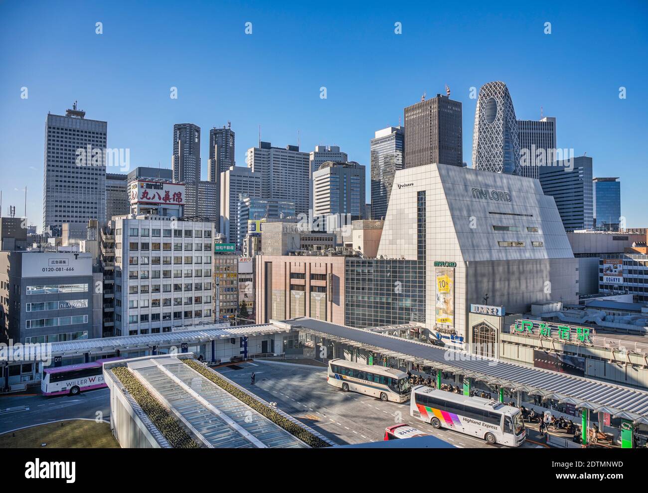 Giappone, Tokyo City, Stazione di Shinjuku Sud, Terminal degli autobus Foto Stock