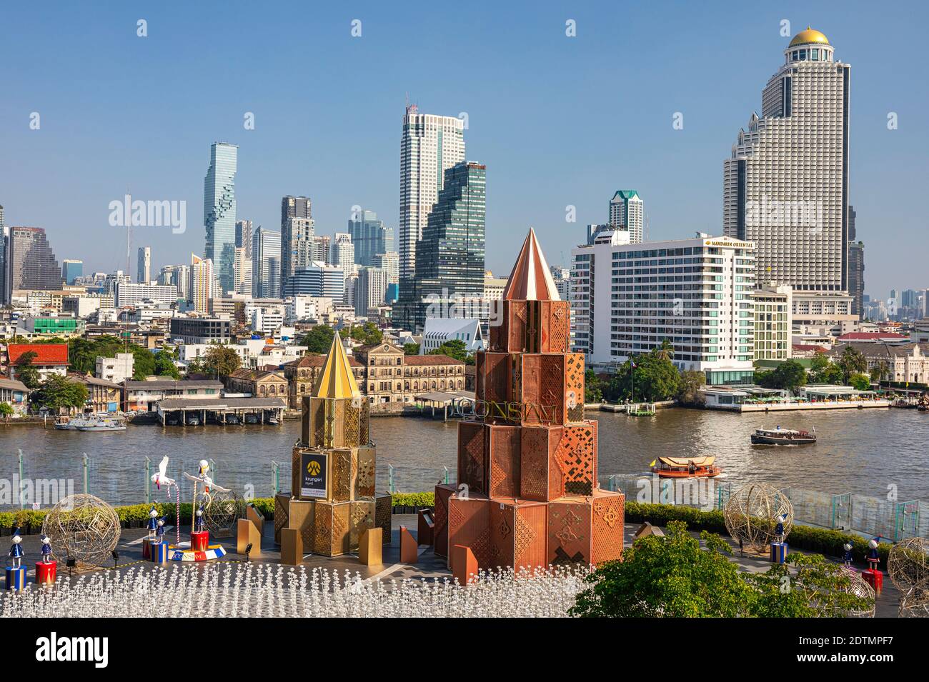 Thailandia, Bangkok City, Icon Siam Terrace, skyline del quartiere di Sathon Foto Stock
