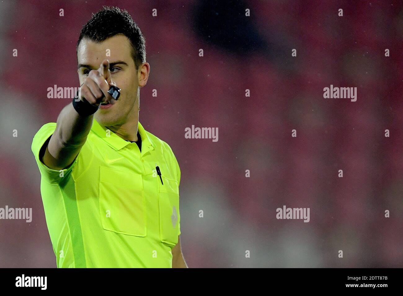 AMSTERDAM, PAESI BASSI - DICEMBRE 21: Arbitro Sam Droge durante la partita olandese di Keukenkampioendivisie tra Ajax U23 e Telstar a De Toekomst su De Foto Stock