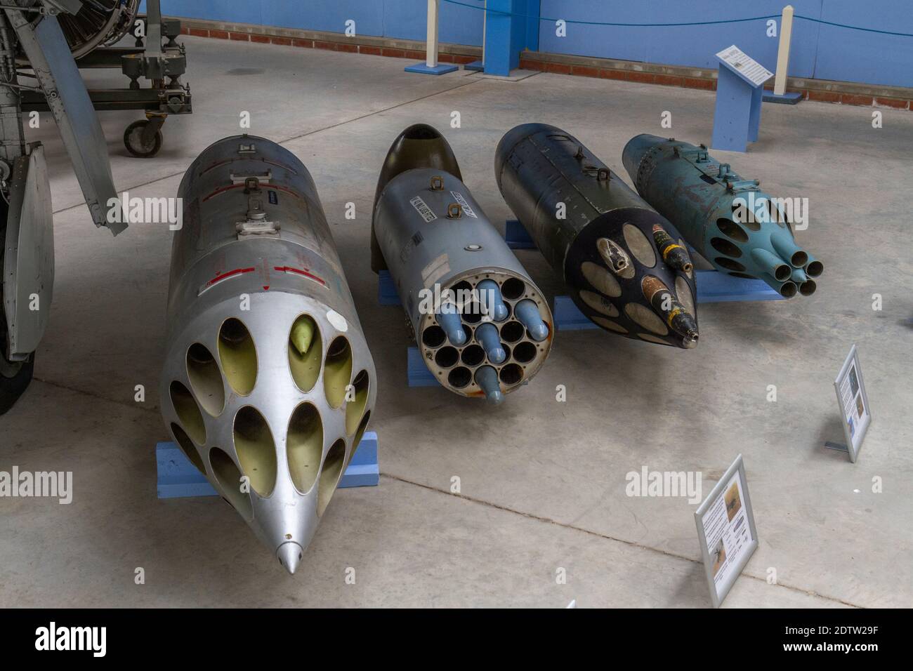 Diversi lanciarazzi, Newark Air Museum, vicino Newark-on-Trent, Nottinghamshire, Regno Unito. Foto Stock