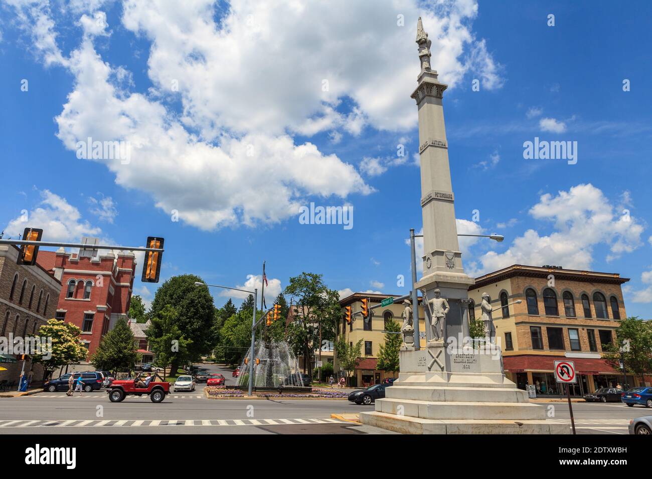 Bloomsburg, PA, USA - 15 giugno 2013: Un monumento distintivo situato in Piazza del mercato nella zona del centro della città di Bloomsburg. Foto Stock