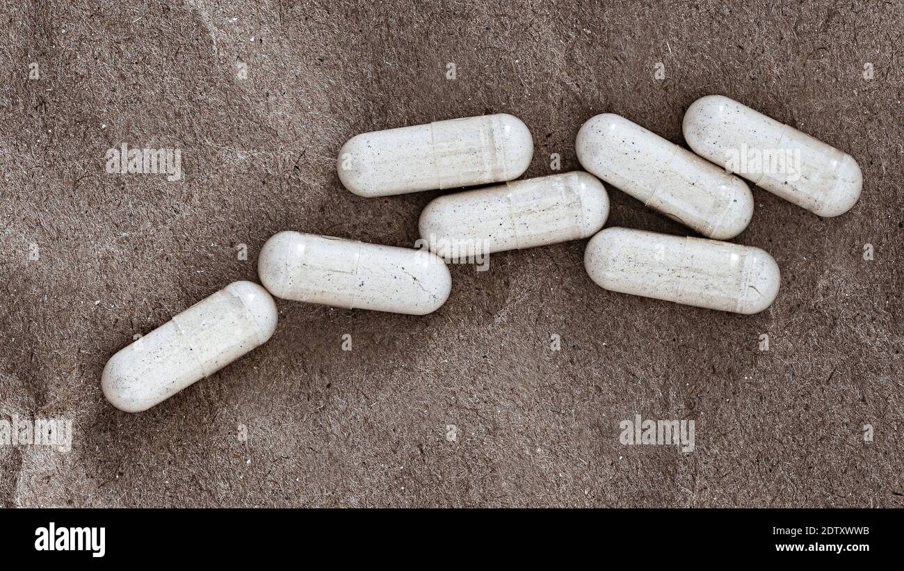 Primo piano di capsule di vitamina B6 (piridossal-5-fosfato). Concetto dietetico. Supplemento dietetico foto superiore. Foto Stock