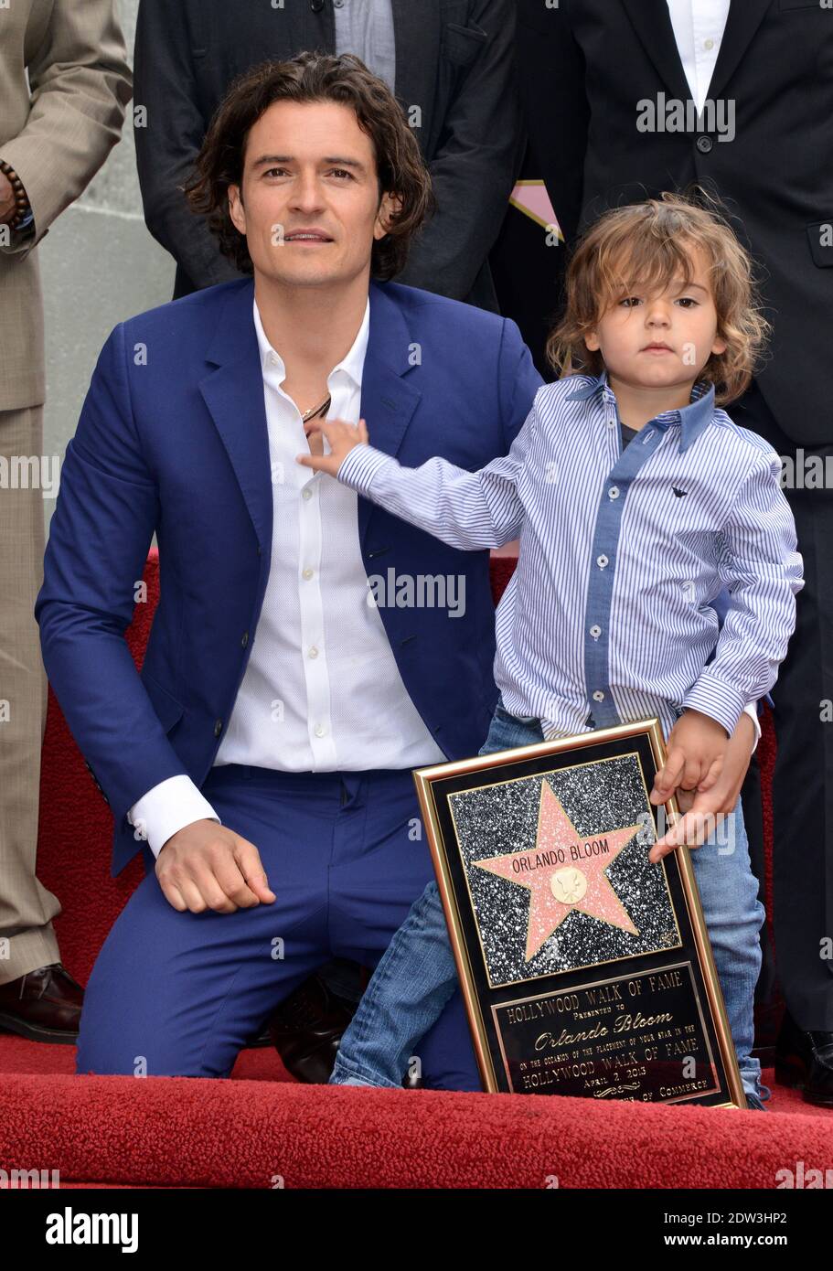 Orlando Bloom in posa con suo figlio Flynn Bloom è onorato con la ventunesima stella sulla Hollywood Walk of Fame a Los Angeles, California, USA, il 2 aprile 2014. Foto di Lionel Hahn/ABACAPRESS.COM Foto Stock