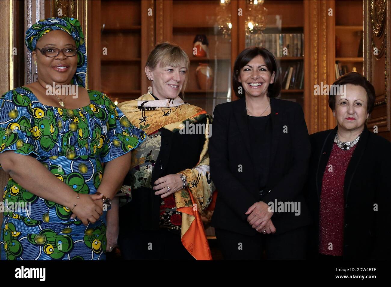 Il sindaco di Parigi, Anne Hidalgo riceve tre donne Premio Nobel per la pace, Leymah Gbowee, Jody Williams e Shirin Ebadi nel quadro del lancio della piattaforma per l'Europa dei diritti delle donne presso il municipio di Parigi, in Francia, il 16 aprile 2014. Foto di Stephane Lemouton/ABACAPRESS.COM Foto Stock