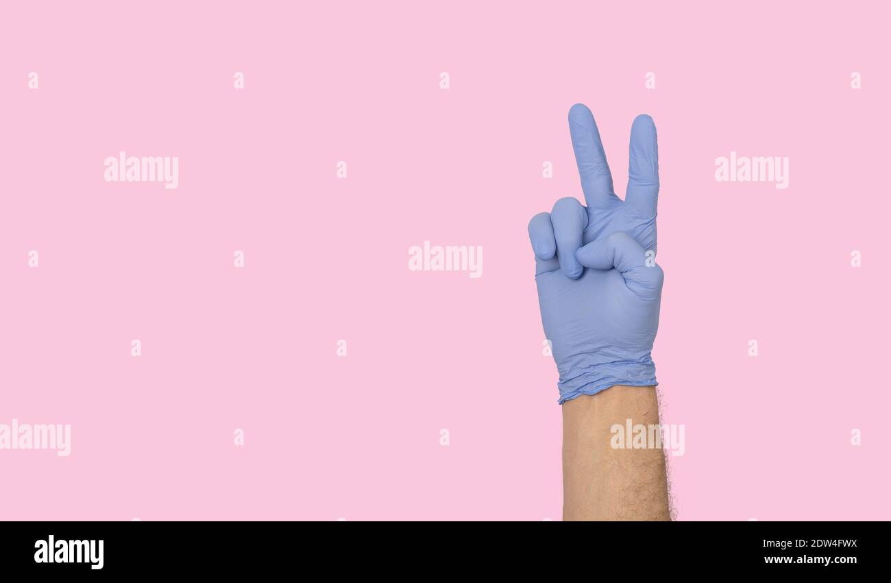 Gesti delle mani per esprimere emozioni su superfici colorate Foto Stock