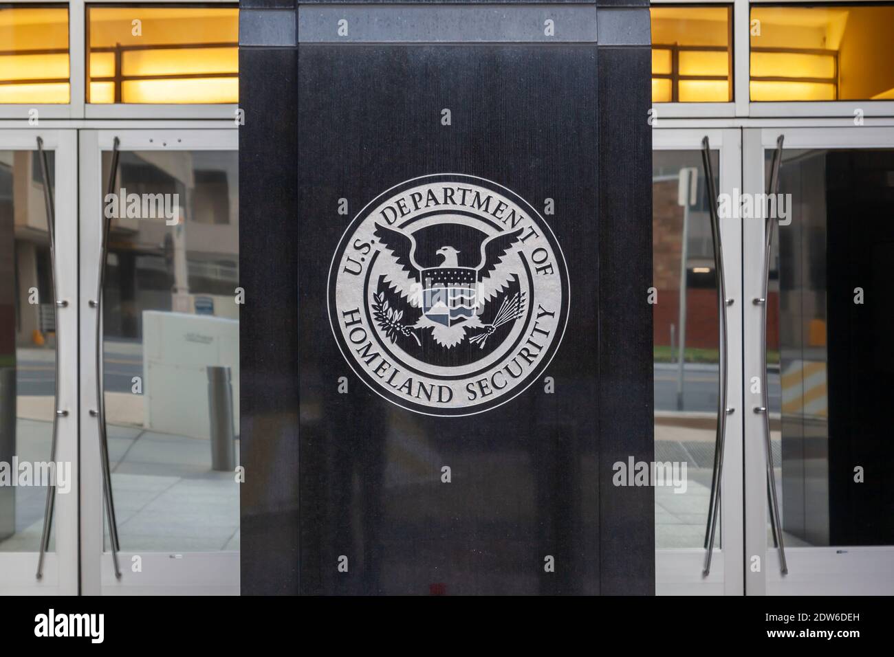 Il sigillo della sicurezza interna (DHS) sull'edificio di Washington, D.C. USA. Foto Stock