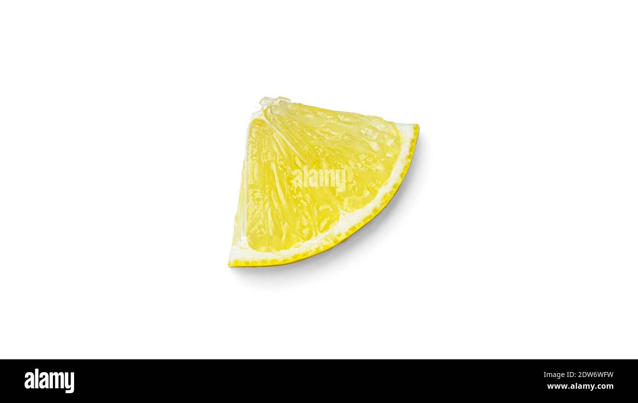 Fetta di limone su sfondo bianco. Foto di alta qualità Foto Stock