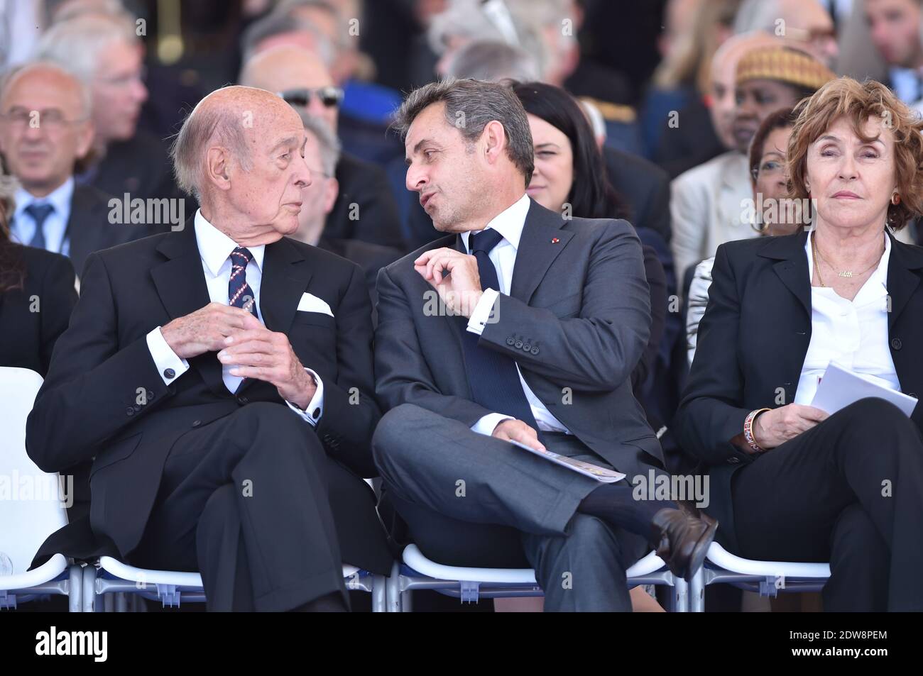 Nicolas Sarkozy, Valery Giscard d'Estaing e Edith Cresson partecipano alla cerimonia internazionale di Sword Beach a Ouistreham, come parte delle cerimonie ufficiali in occasione del 70° anniversario del D-Day, il 6 giugno 2014 in Normandia, Francia. Foto di Abd Rabbo-Bernard-Gouhier-Mousse/ABACAPRESS.COM Foto Stock