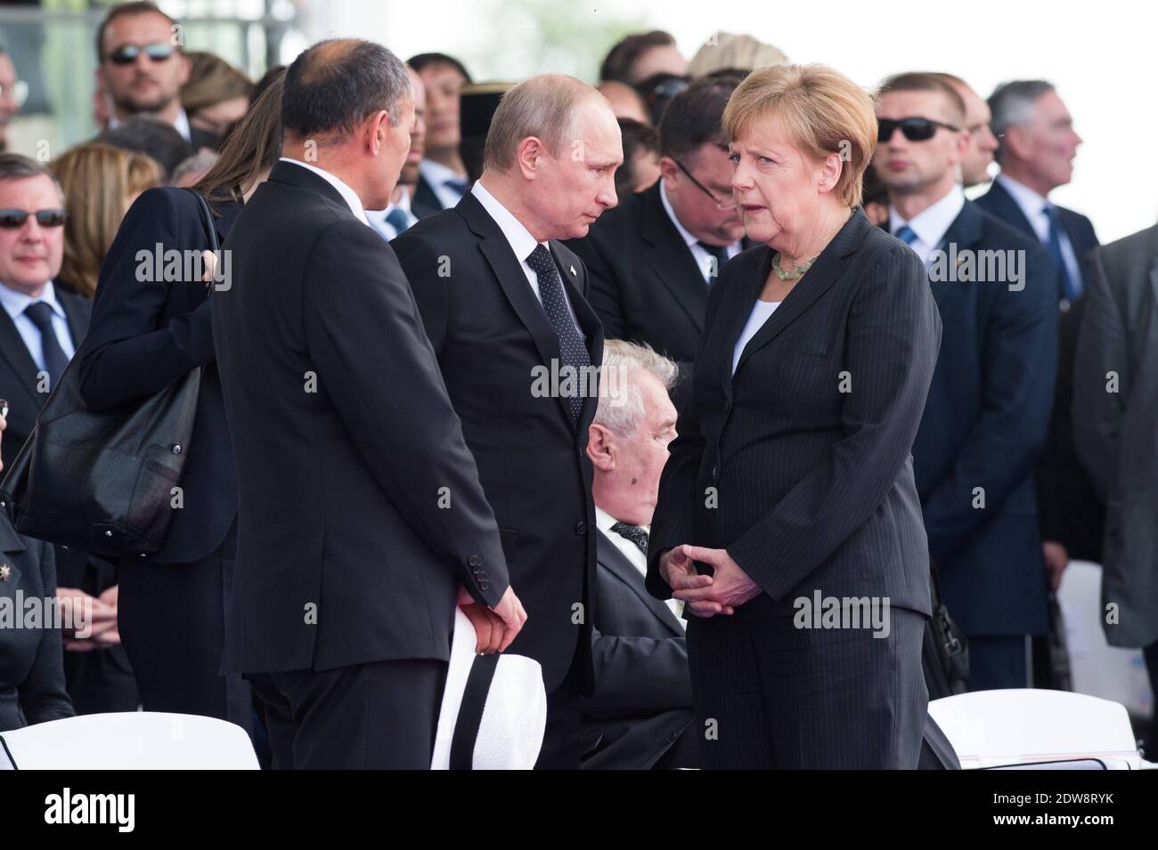 La cancelliera tedesca Angela Merkel , presidente russo Vladimir Putin.  Cerimonia internazionale di commemorazione del D-Day a Ouistreham,  nell'ambito del 70° anniversario dello sbarco del D-Day della seconda  guerra mondiale, a Sword
