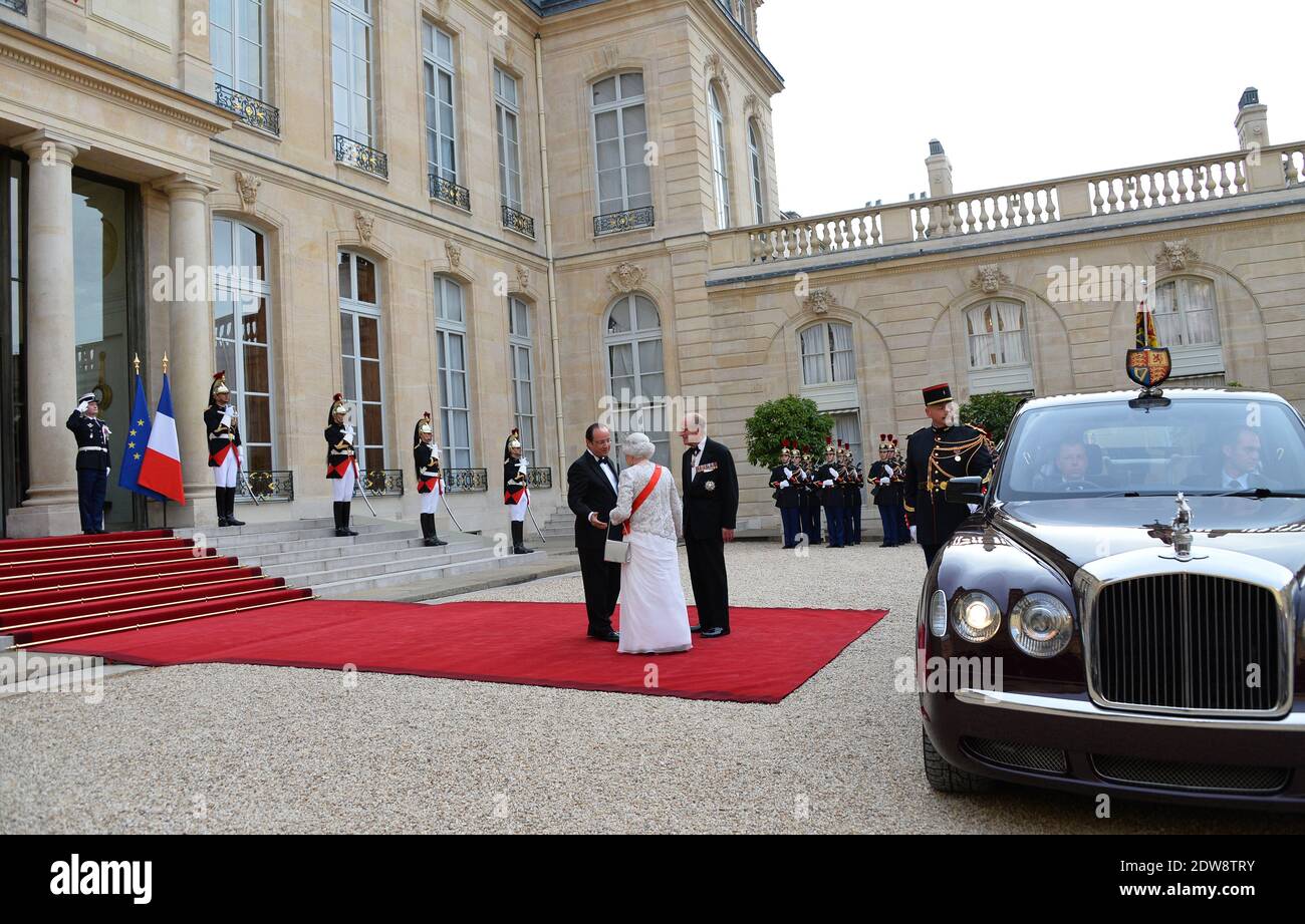 Il Preisdent Francois Hollande, la regina Elisabetta II e il principe Filippo, duca di Edimburgo, partecipano al banchetto di Stato dato in onore di HM la regina Elisabetta II dal presidente francese Francois Hollande al Palazzo Elysee, nell'ambito delle cerimonie ufficiali del 70° anniversario del D Day, Il 6 giugno 2014, a Parigi, Francia. Foto di Christian Liegi/ABACAPRESS.COM Foto Stock