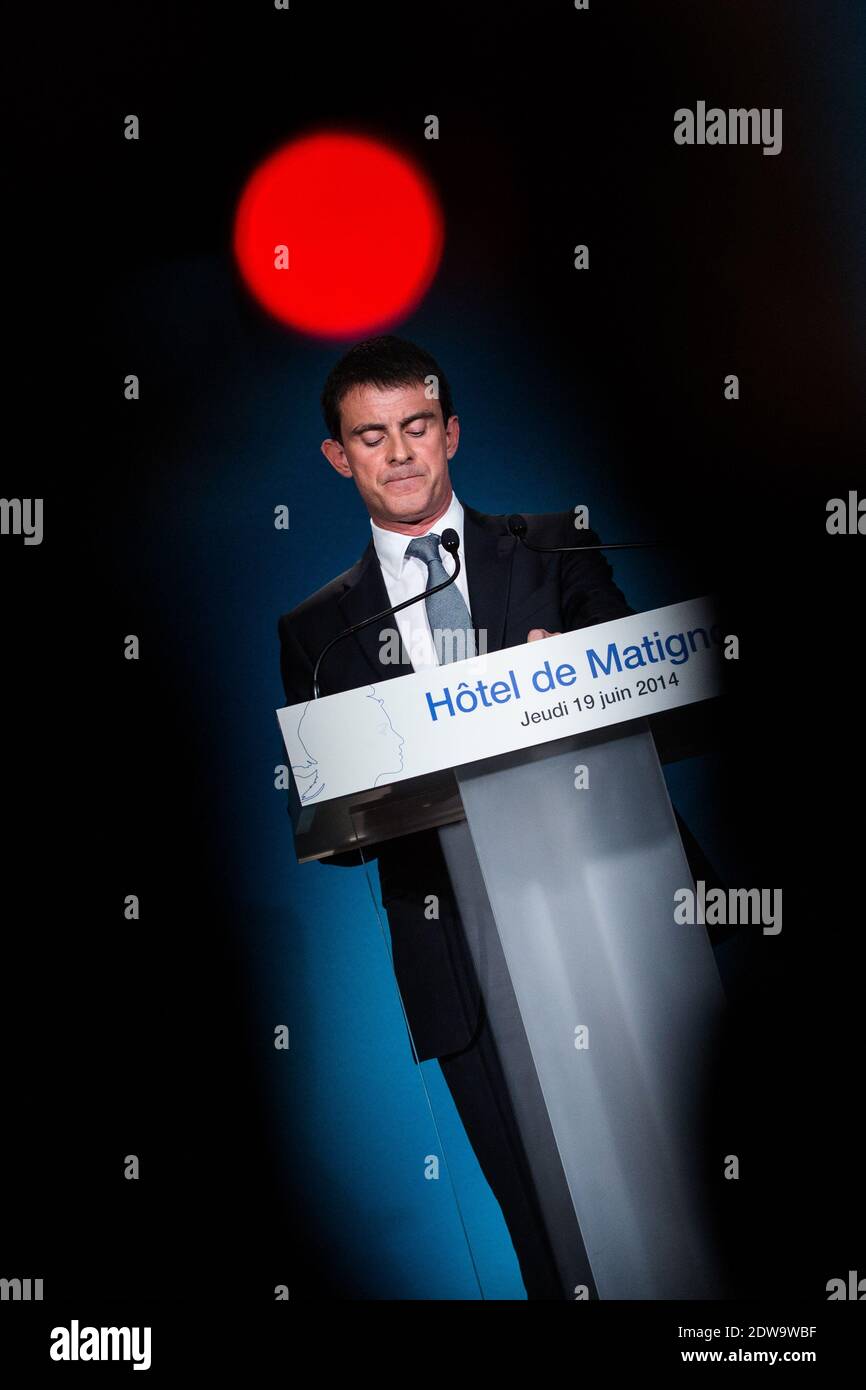 Il primo ministro Manuel Valls ha rappresentato durante una conferenza sulla situazione che si oppone ad artisti e tecnici dell'industria dell'intrattenimento, nota anche come "intermittents du spectacle", e il governo del Matignon Hotel di Parigi il 19 giugno 2014. Foto di Romain boe/ABACAPRESS.COM Foto Stock