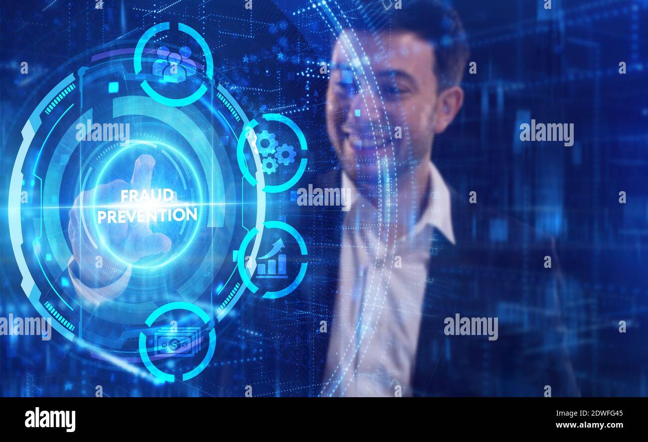 Business, tecnologia, Internet e concetto di networking. Giovane uomo d'affari che lavora su schermo virtuale futuro e la pianificazione passi per il successo aziendale Foto Stock