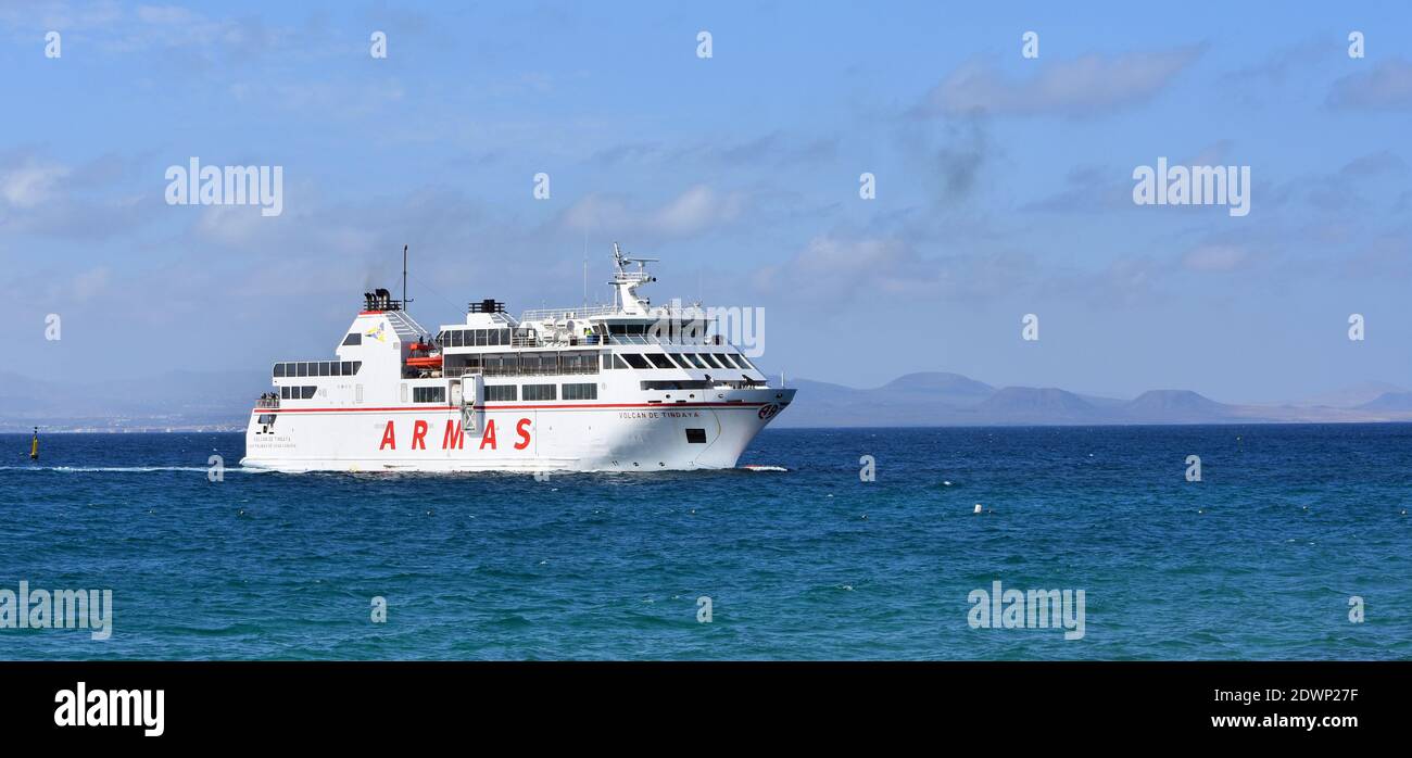 Canary Island Ferry vele da Playa Blanca Lanzarote e Corralejo Fuerteventura Foto Stock