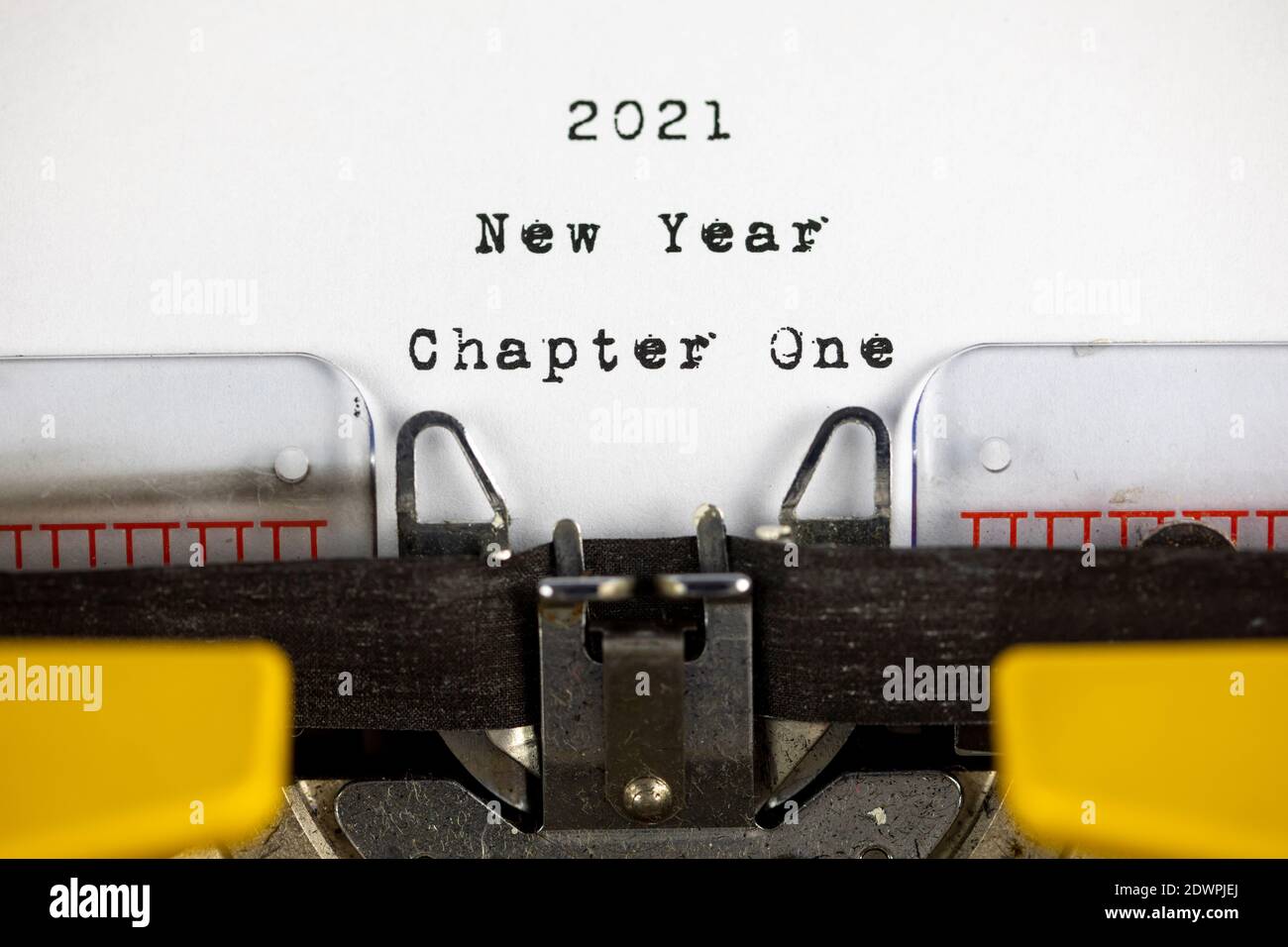 Vecchia macchina da scrivere con testo 2021 capodanno Capitolo uno Foto Stock