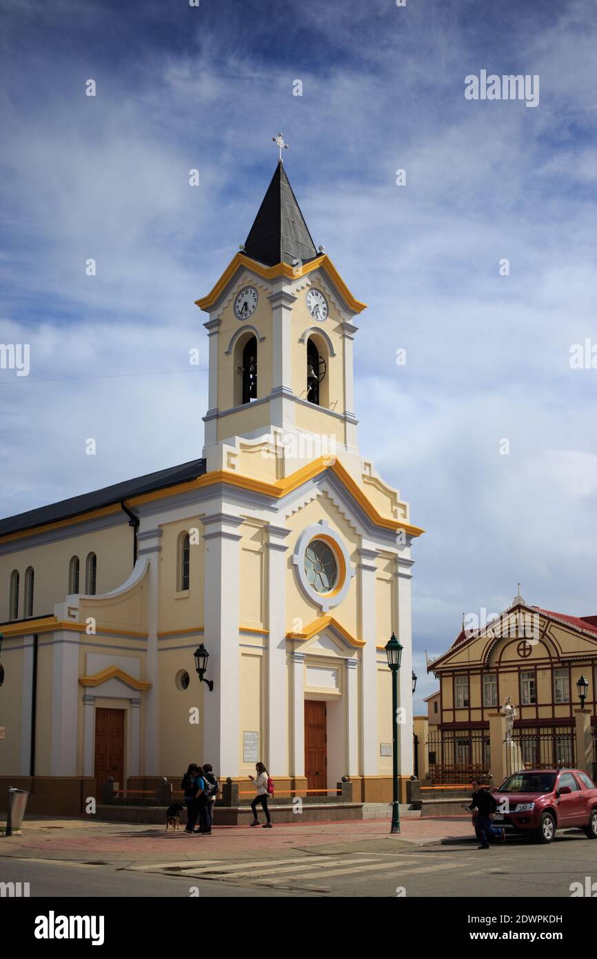 Chiesa di Maria Auxiliadora, Piazza principale Arturo Prat, Puerto Natales, Cile Foto Stock