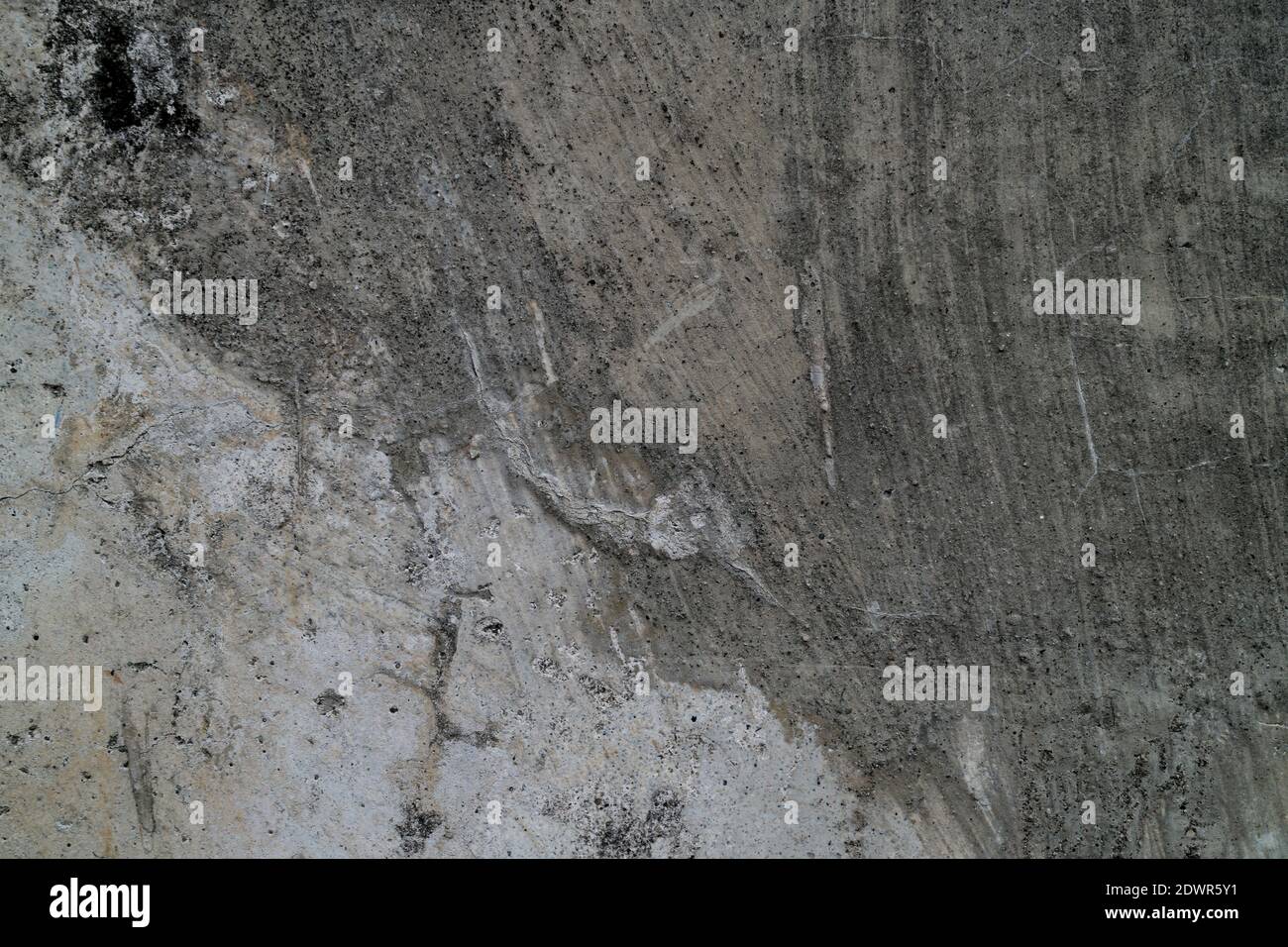 Cemento bianco e nero vecchio sfondo grigio della struttura delle pareti, caratterizzato da pareti in cemento testurizzato la tinta grigia profonda delle vecchie pareti in cemento. Foto Stock