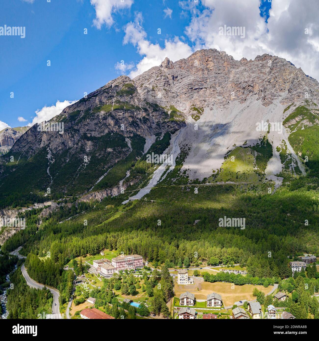 Bormio, Valdidentro, Valtellina (IT), bagni nuovi e vecchi, Vista aerea panoramica Foto Stock