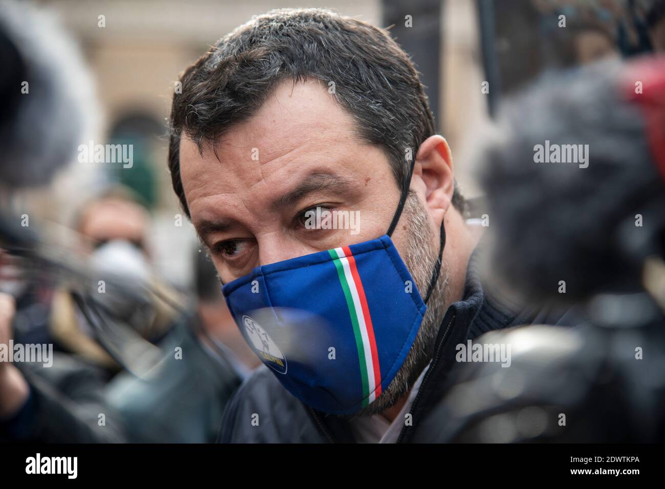 Roma, Italia. 23 dicembre 2020. Lavoratori autonomi e proprietari di ristoranti protestano a Roma. La manifestazione è contro il coprifuoco imposto in Italia per contenere la pandemia del Covid-19 e per chiedere un sostegno economico da parte del governo. Credit: LSF Photo/Alamy Live News Foto Stock