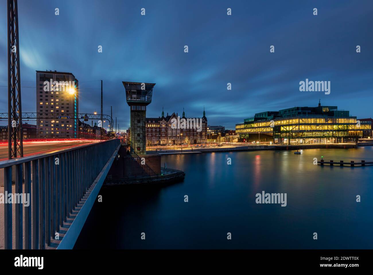Il nuovo Danish Architecture Center (DAC) visto da Langebro in Centro di Copenhagen Foto Stock