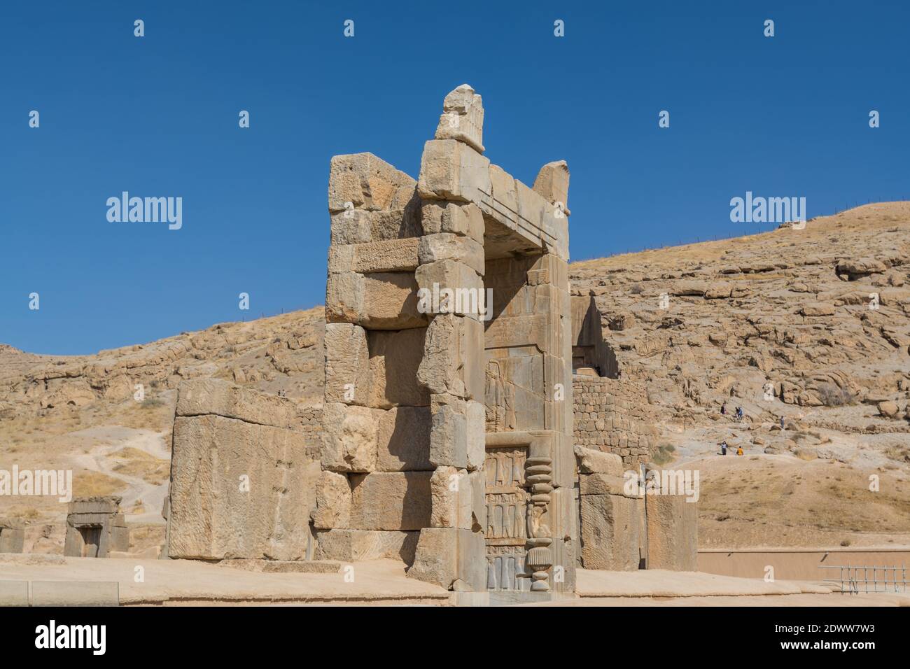 Rovine delle porte di pietra a Persepolis, la capitale cerimoniale dell'Impero achemenide, l'UNESCO ha dichiarato le rovine di Persepolis un sito patrimonio dell'umanità Foto Stock
