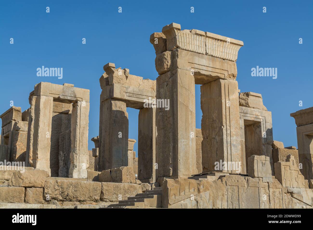 Rovine delle porte di pietra a Persepolis, la capitale cerimoniale dell'Impero achemenide, l'UNESCO ha dichiarato le rovine di Persepolis un sito patrimonio dell'umanità Foto Stock