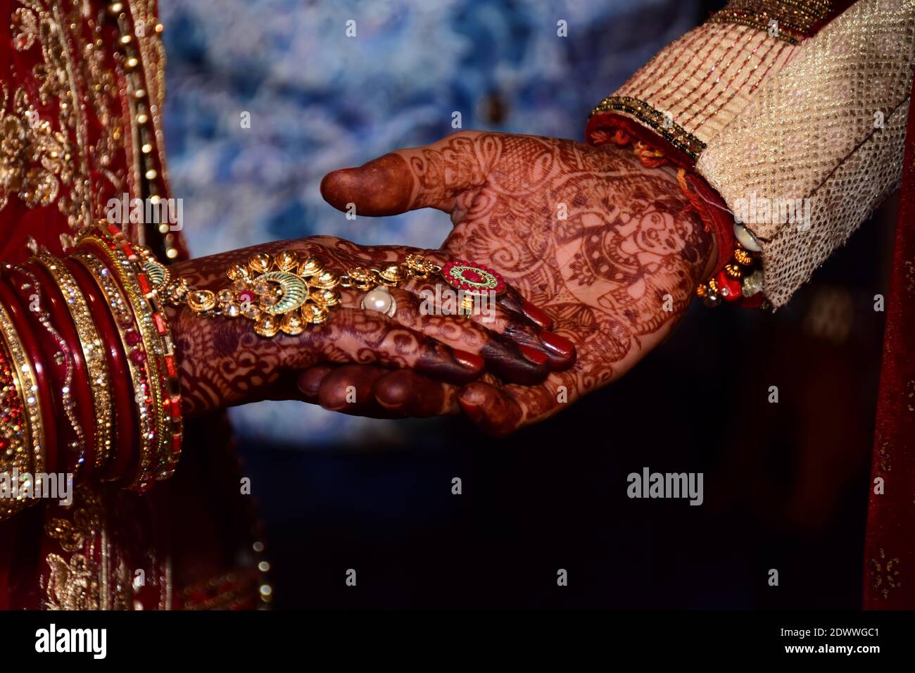 Ritratto di sposa e di sposo in matrimonio indiano Foto Stock