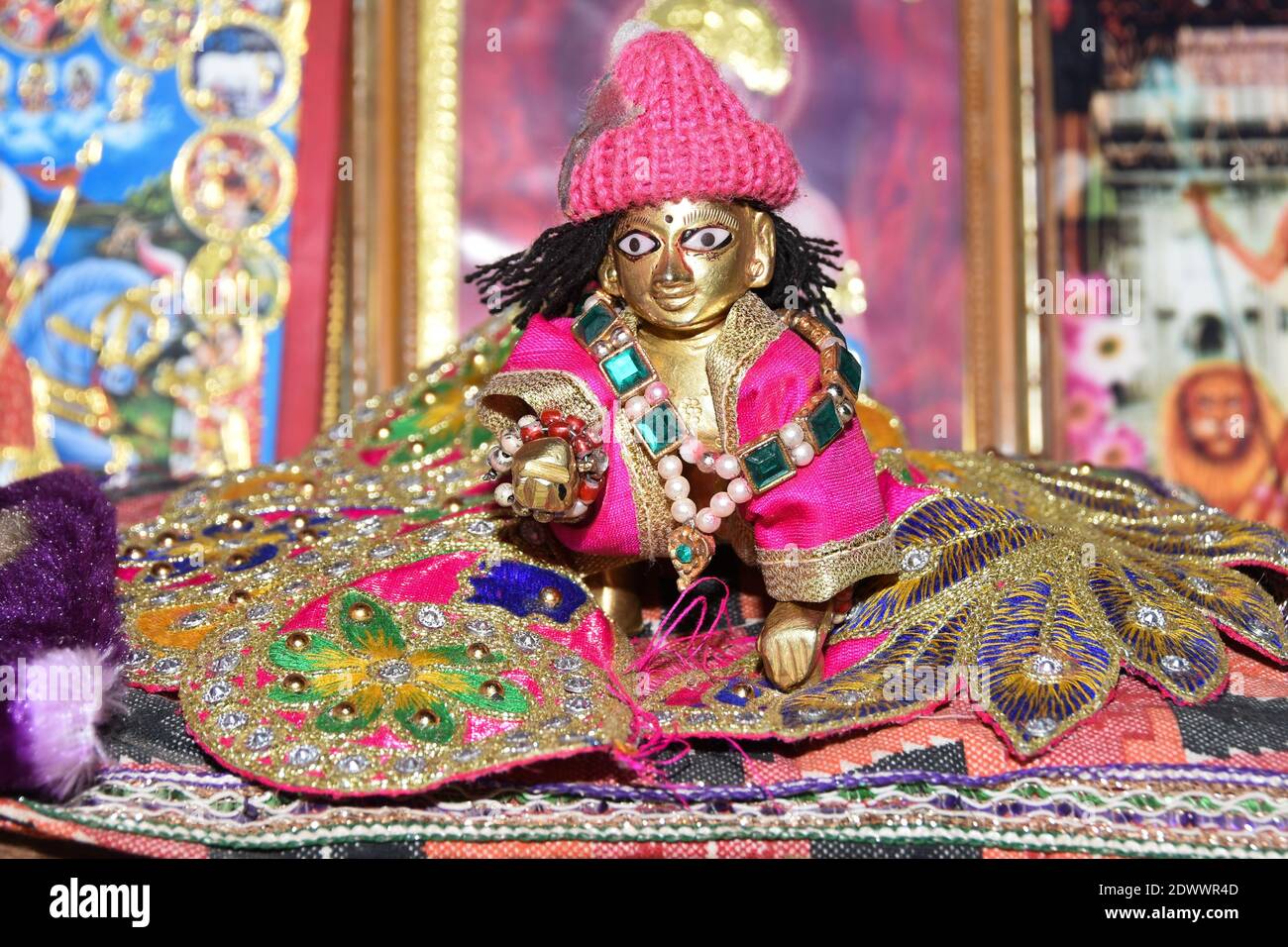 Bella vista dell'idolo di Lord Shri Krishna in Il tempio dell'India Foto Stock