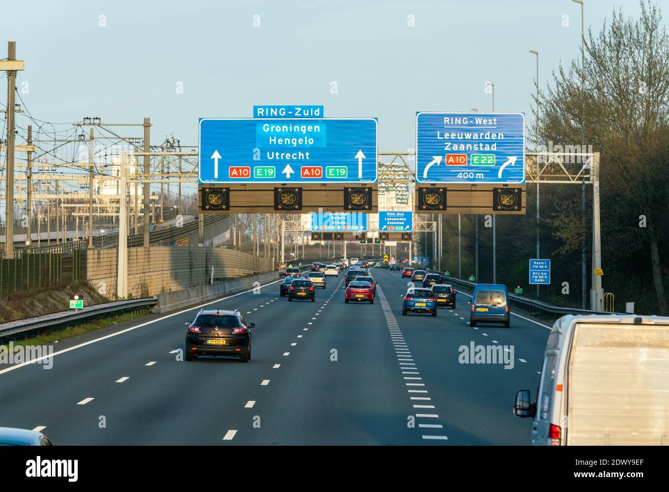 Amsterdam, Paesi Bassi - 23 marzo 2019: L'autostrada A4 nei Paesi Bassi che collega Amsterdam all'Aia. Foto Stock