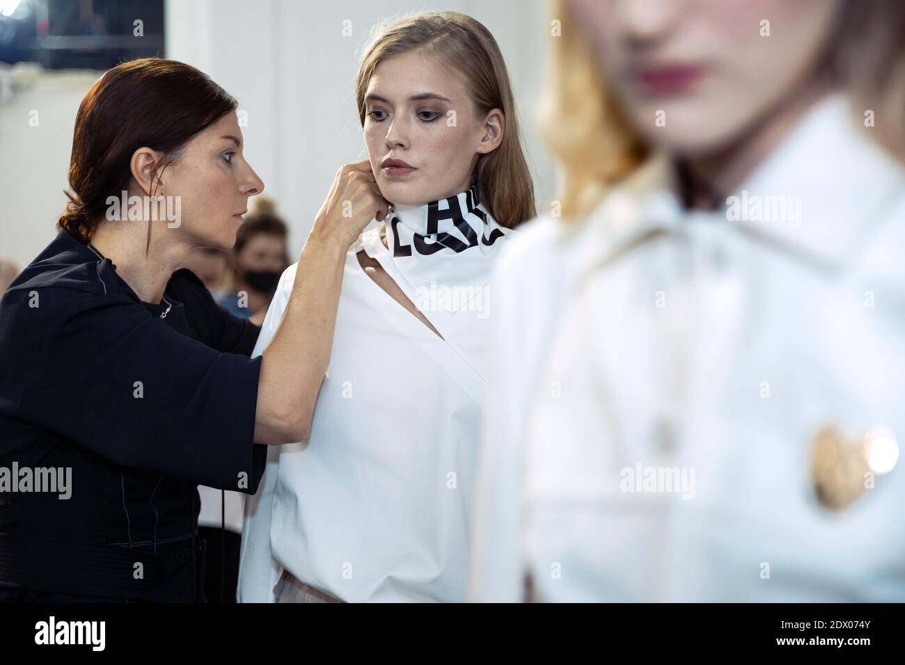 KIEV, UCRAINA - 31 AGOSTO 2020: Backstage ELENA BURENINA show durante Ucraina Fashion Week No Season. Giorno 1. Foto Stock