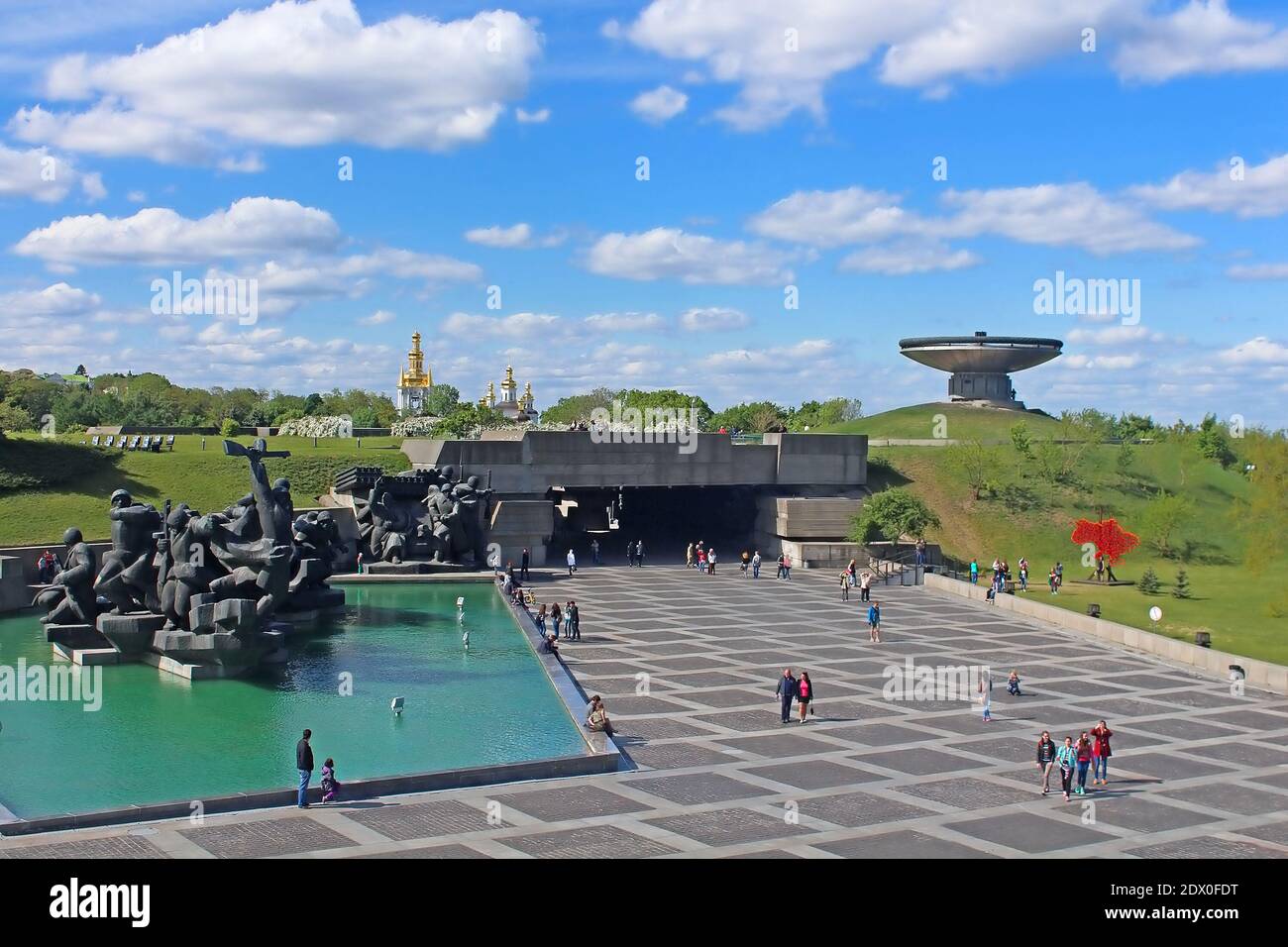 Kiev, Ucraina - 16 Maggio 2015: era sovietica WW2 memorial a Stato ucraino Museo della Grande Guerra Patriottica, Kiev, Ucraina Foto Stock