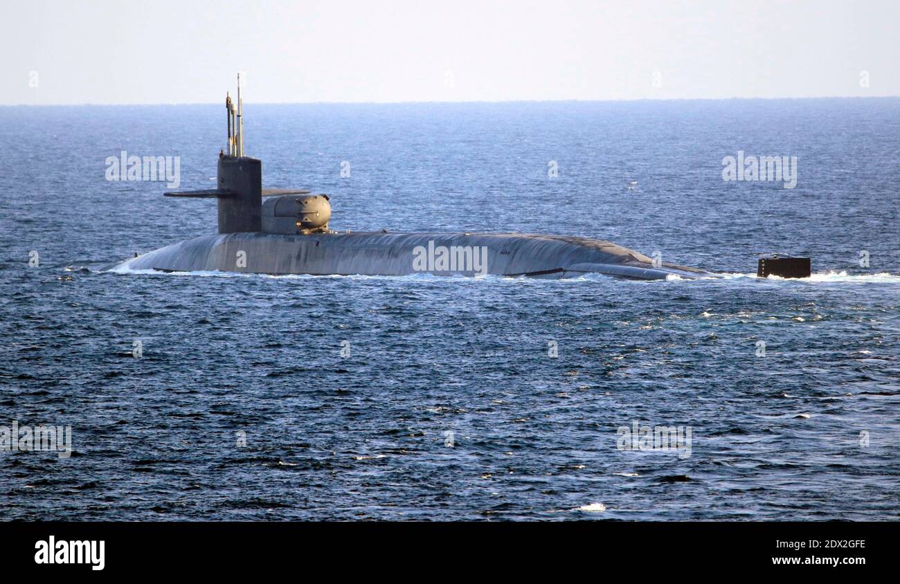 Mar Arabico, Bahrein. 21 Dic 2020. Il sottomarino missilistico guidato USS Georgia della marina statunitense a potenza nucleare della classe Ohio transita nel Golfo Arabico il 21 dicembre 2020 al largo della costa del Bahrain. Credit: Planetpix/Alamy Live News Foto Stock