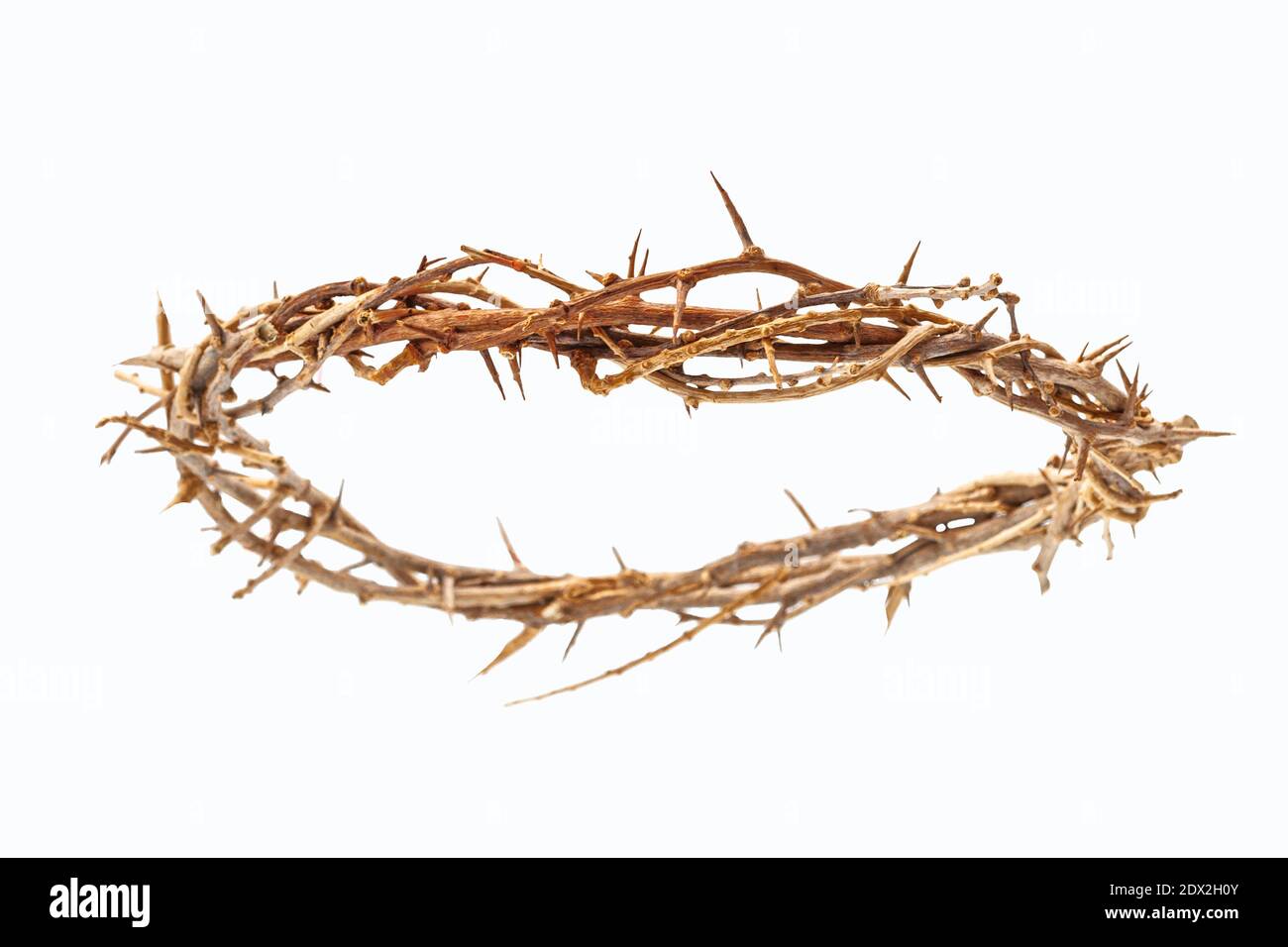 Simbolismo pasquale, crocifissione e resurrezione del figlio di dio e passione di Gesù Cristo idea concettuale con corona di spine isolate Foto Stock