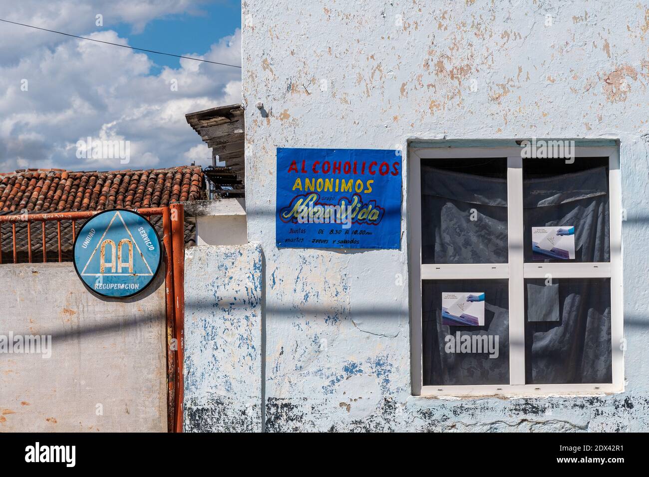 Edificio alcolico anonimo a Santa Clara, Cuba Foto Stock