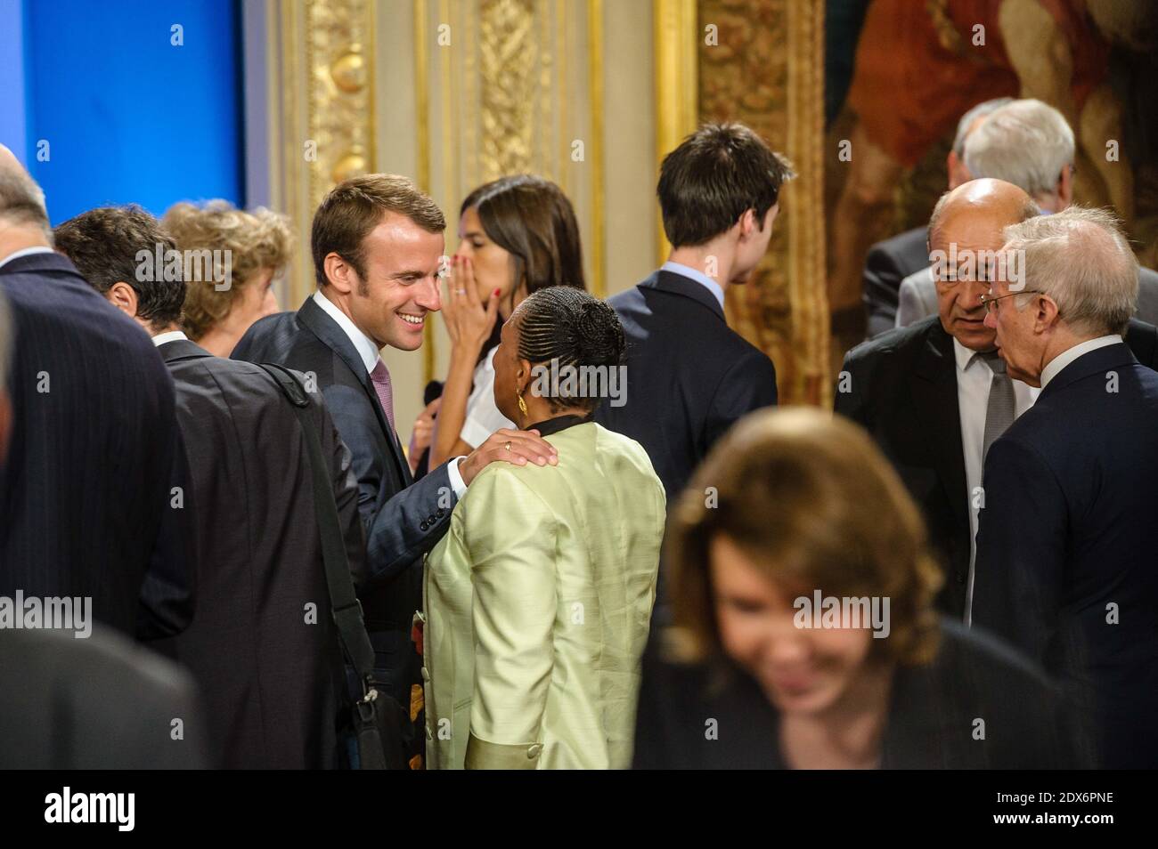 Emmanuel Macron Ministro dell'Economia, del rinnovamento industriale e dell'Information Technology con Christiane Taubira Ministro della Giustizia. Inaugurazione annuale della Conferenza degli Ambasciatori presso l'Elysee Palace di Parigi, Francia, il 28 agosto 2014. Foto di Petit-Tesson/piscina/ ABACAPRESS.COM Foto Stock