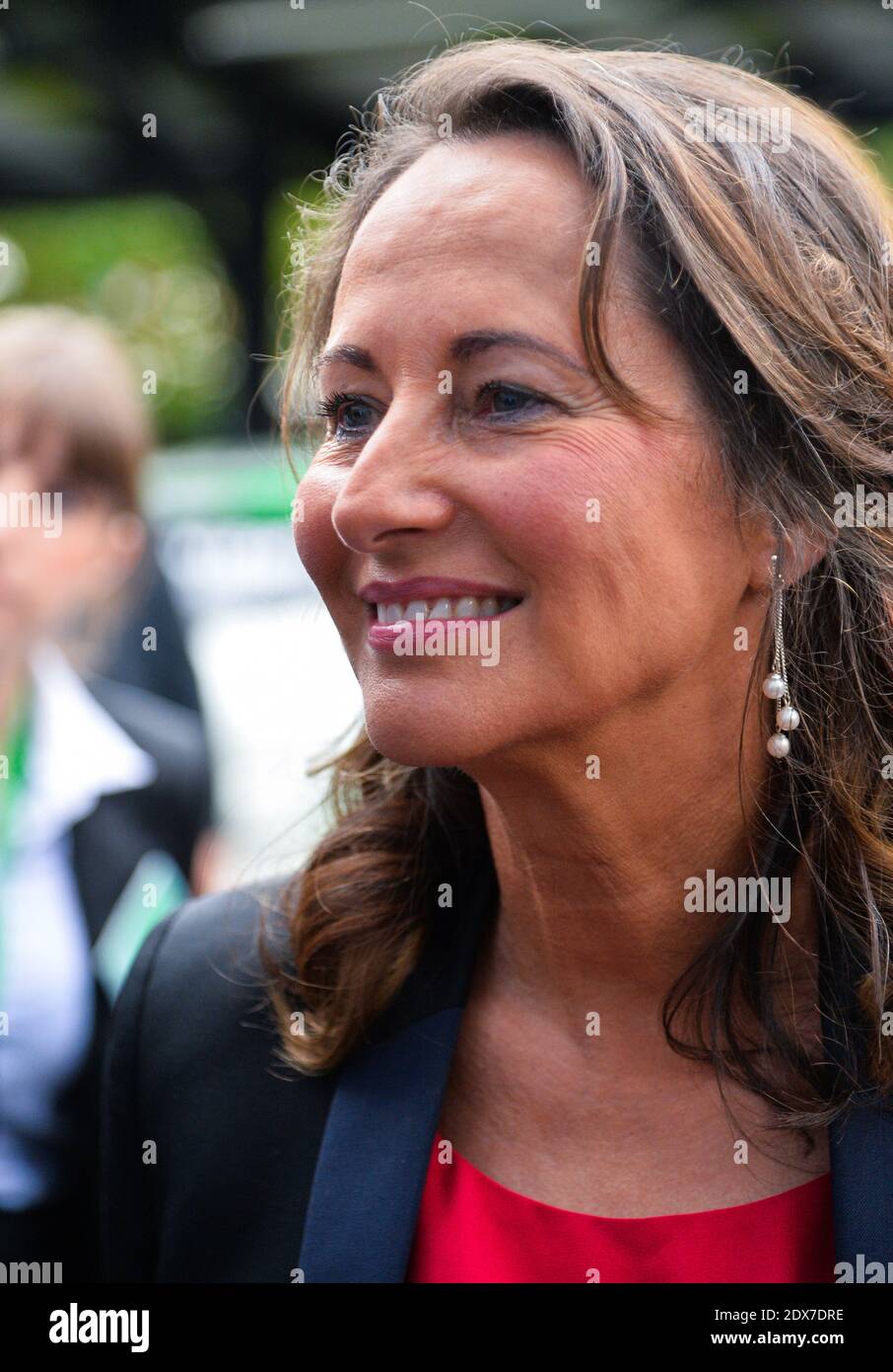 Ministro francese per l'Ecologia, lo sviluppo sostenibile e l'energia, Segolene Royal durante una visita incentrata sulla transizione energetica il 4 settembre 2014 presso la sede centrale del gruppo di distribuzione dell'energia elettrica e di gestione dell'energia Schneider Electric a Rueil-Malmaison, fuori Parigi, Francia. Foto di Christian Liegi/ABACAPRESS.COM Foto Stock