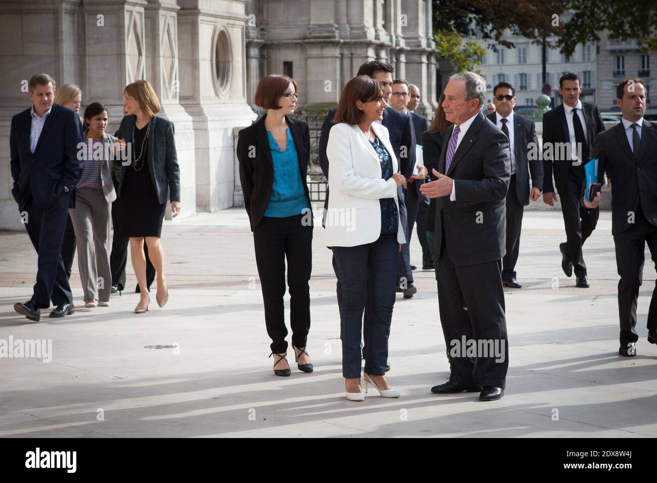 Il sindaco di Parigi Anne Hidalgo riceve l'ex sindaco di New York Michael Bloomberg, all'Hotel de vile, a Parigi, Francia, il 17 settembre 2014. Foto di Audrey Poree/ABACAPRESS.COM Foto Stock