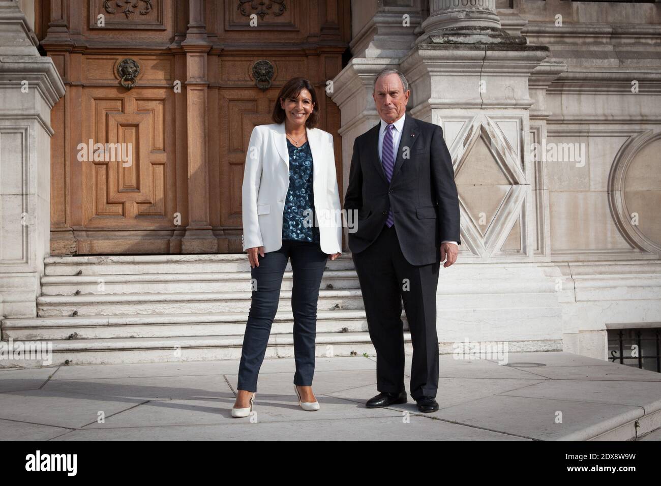 Il sindaco di Parigi Anne Hidalgo riceve l'ex sindaco di New York Michael Bloomberg, all'Hotel de vile, a Parigi, Francia, il 17 settembre 2014. Foto di Audrey Poree/ABACAPRESS.COM Foto Stock