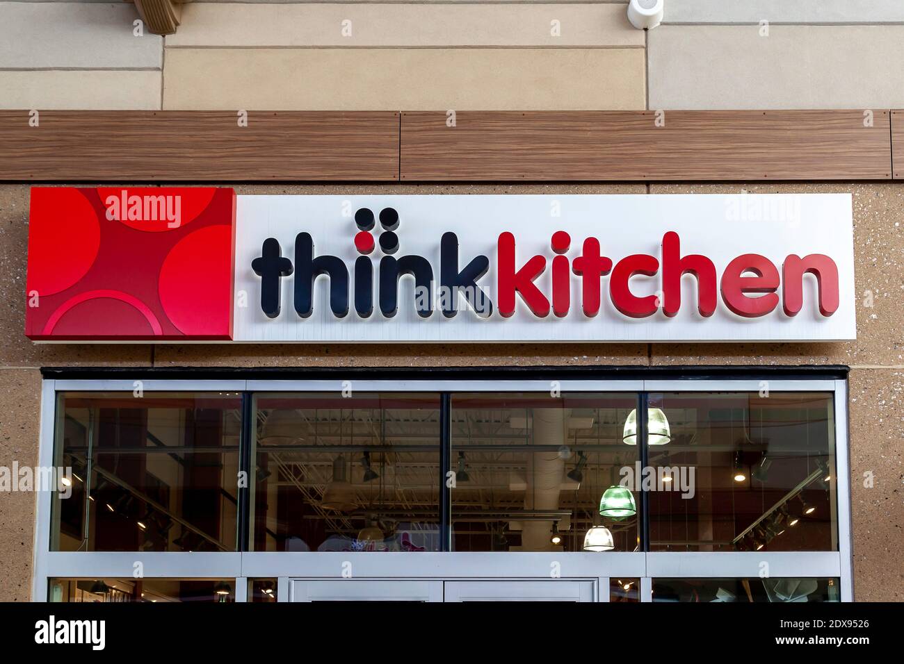 Il negozio Think Kitchen effettua l'accesso all'Outlet Collection di Niagara. Foto Stock