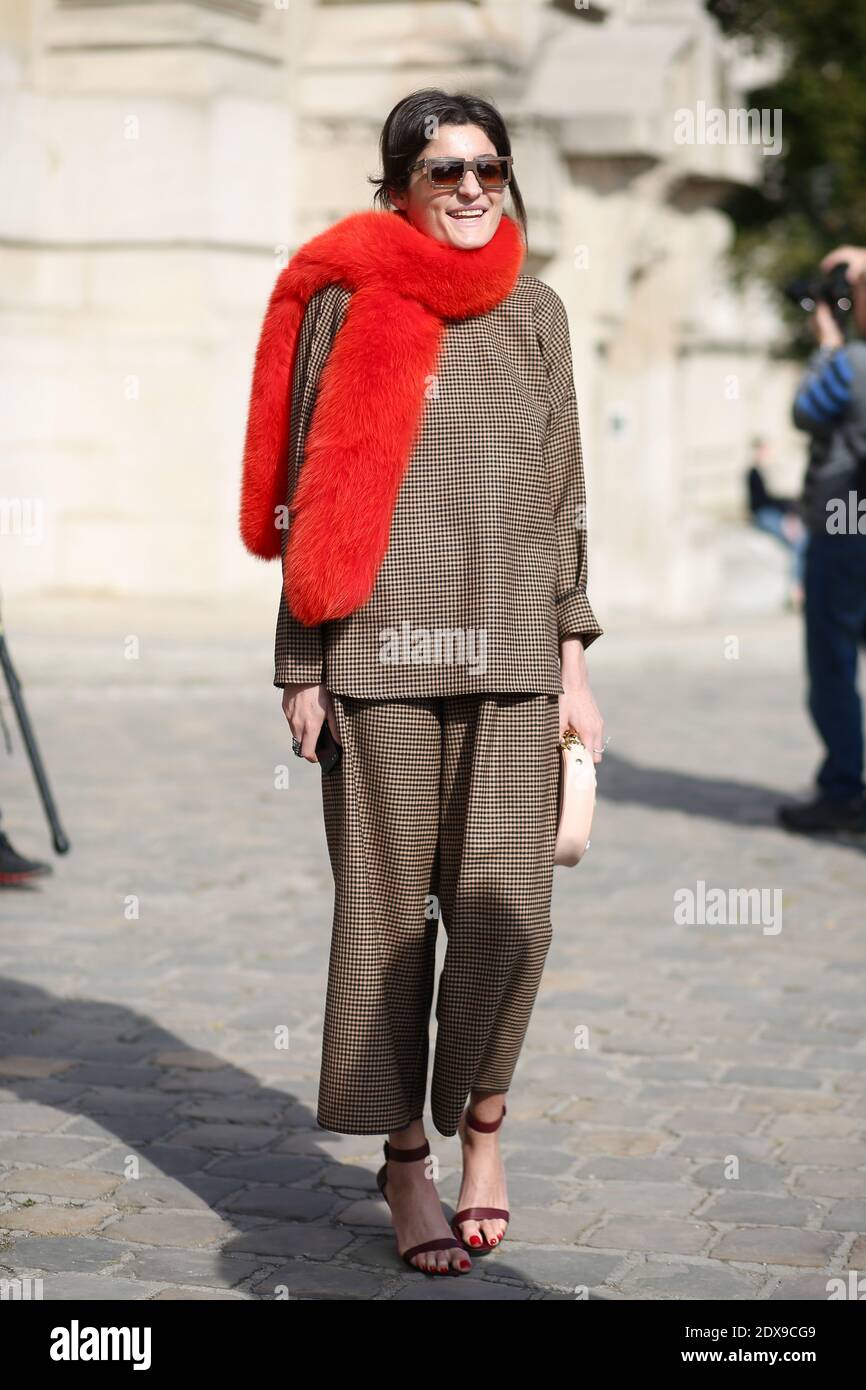 Street Style al Carven Ready-to-Wear Primavera-Estate 2015 show, tenuto al Grand Palais, Parigi, Francia, il 25 settembre 2014. Foto di Marie-Paola Bertrand-Hillion/ABACAPRESS.COM Foto Stock