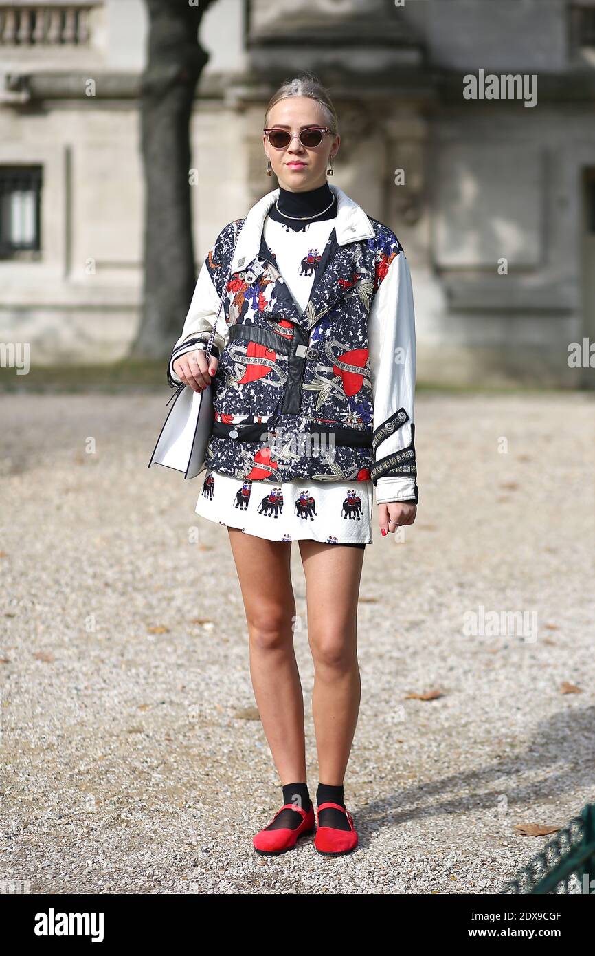 Street Style al Carven Ready-to-Wear Primavera-Estate 2015 show, tenuto al Grand Palais, Parigi, Francia, il 25 settembre 2014. Foto di Marie-Paola Bertrand-Hillion/ABACAPRESS.COM Foto Stock