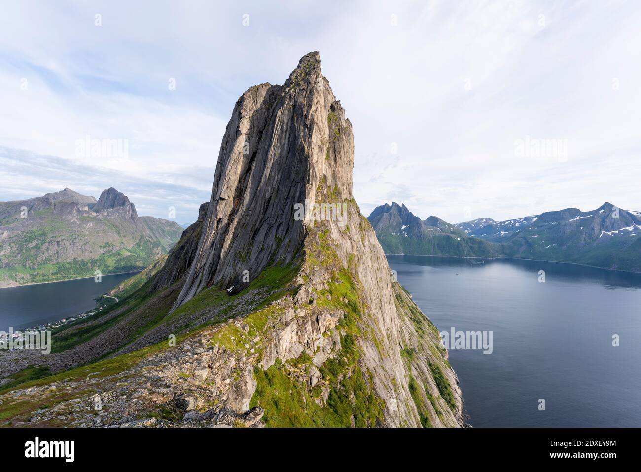 Montagna Segla via mare in Norvegia Foto Stock