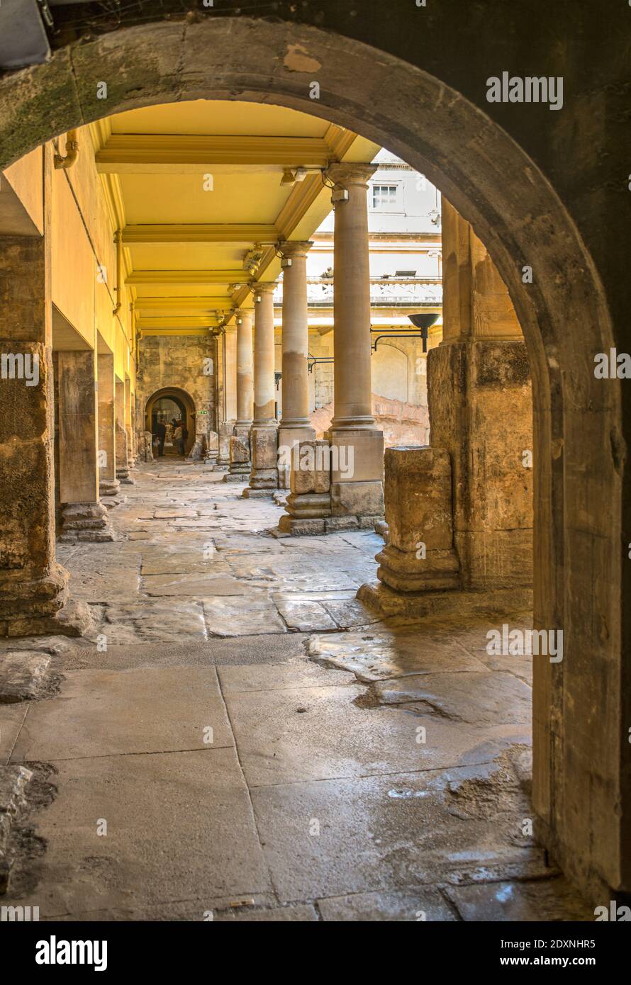 Il Grande bagno al terreno inferiore del complesso delle Terme Romane, Bath, Somerset, Inghilterra Foto Stock