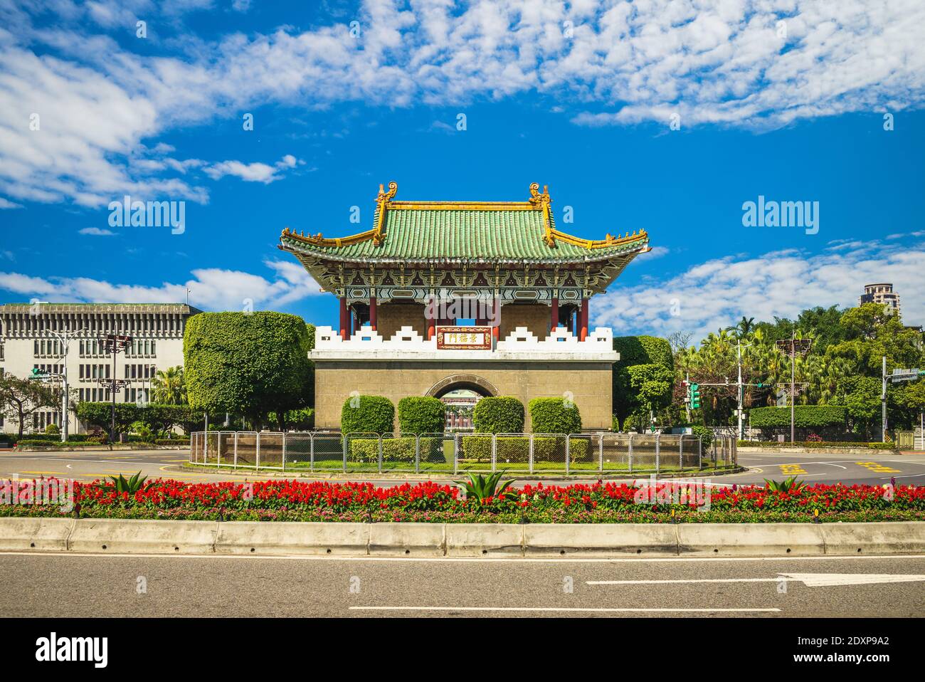 Porta est della vecchia città di taipei. Traduzione: Jingfu Gate, il nome dell'edificio Foto Stock