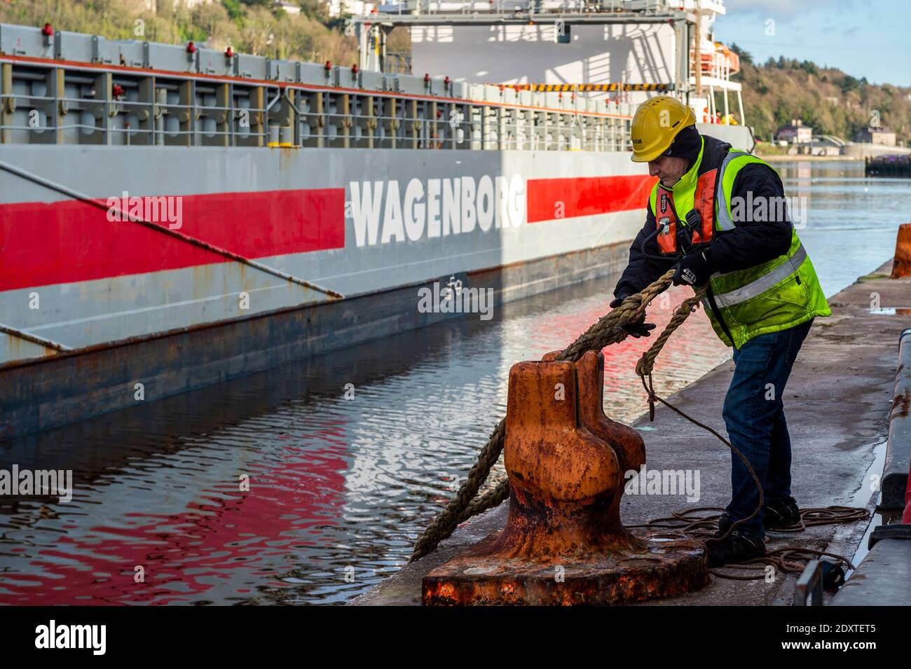 Cork, Irlanda. 24 Dic 2020. La nave del General Cargo 'Jolyn' attracca a Kennedy Quay questo pomeriggio trasportando un carico di alimentazione animale. Salpa il 30 dicembre. Credit: AG News/Alamy Live News Foto Stock