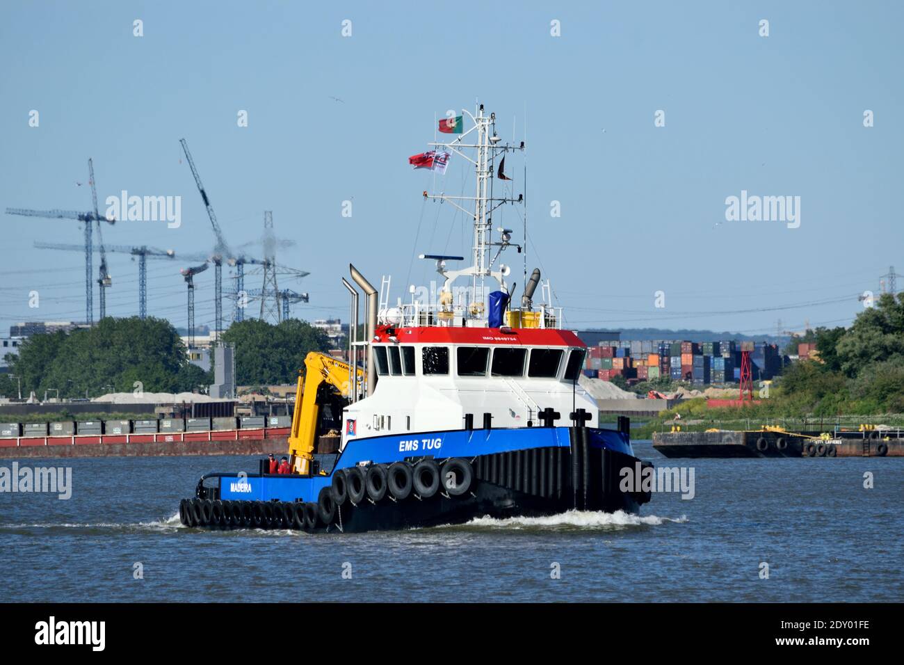 EMS TUG visto operare sul Tamigi a Londra Foto Stock